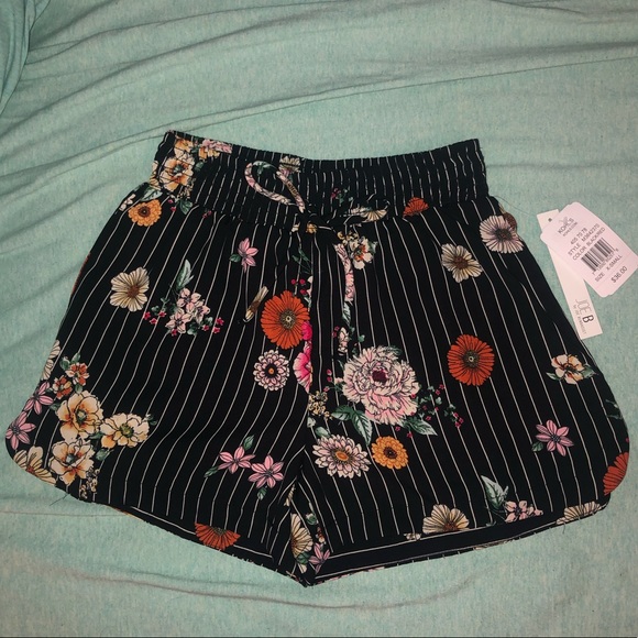 Joe B Pants - XS floral shorts NWT